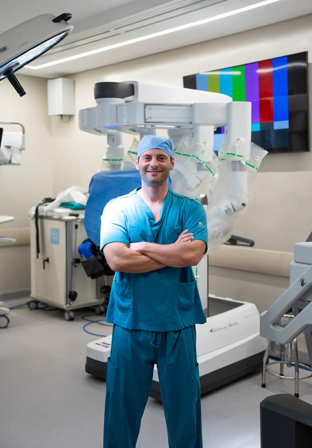 Dr Felipe Vidigal em sala de cirurgia robótica